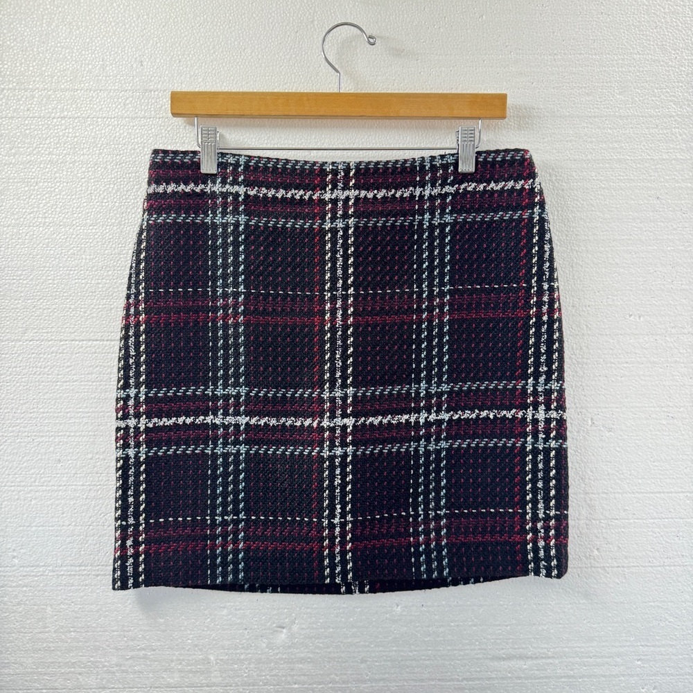 White House Black Market Women Plaid Tweed Mini Skirt 6 Black Red White Holidays - Picture 2 of 13